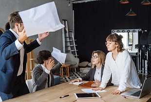 Моббинг: как защититься если вас выживают с работы